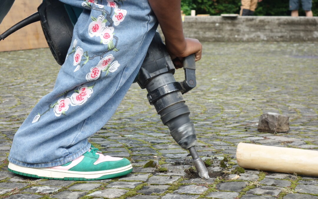 Tag -2 Mittag: Das Loungezelt steht